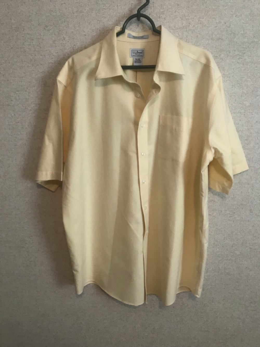 L.L. Bean Men's Short-Sleeve Button-Down Shirt in Pale Yellow Size 17 1/2 Reg